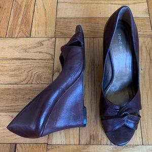 Nine West 3.25” Nimble peep-toe wedge heels